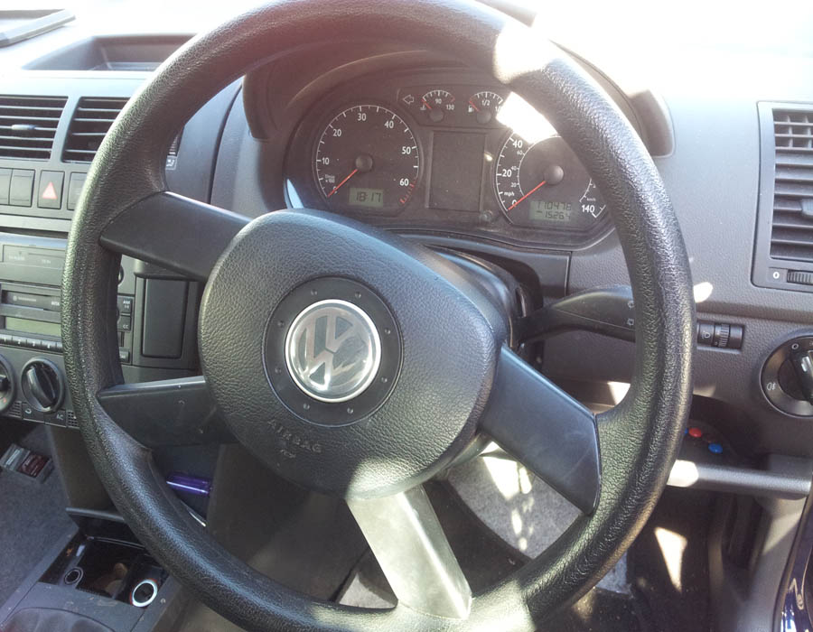 VW Polo Twist steering-wheel